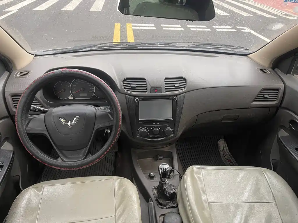 Wuling Hongguang 1.5 L Facelift S Comfort