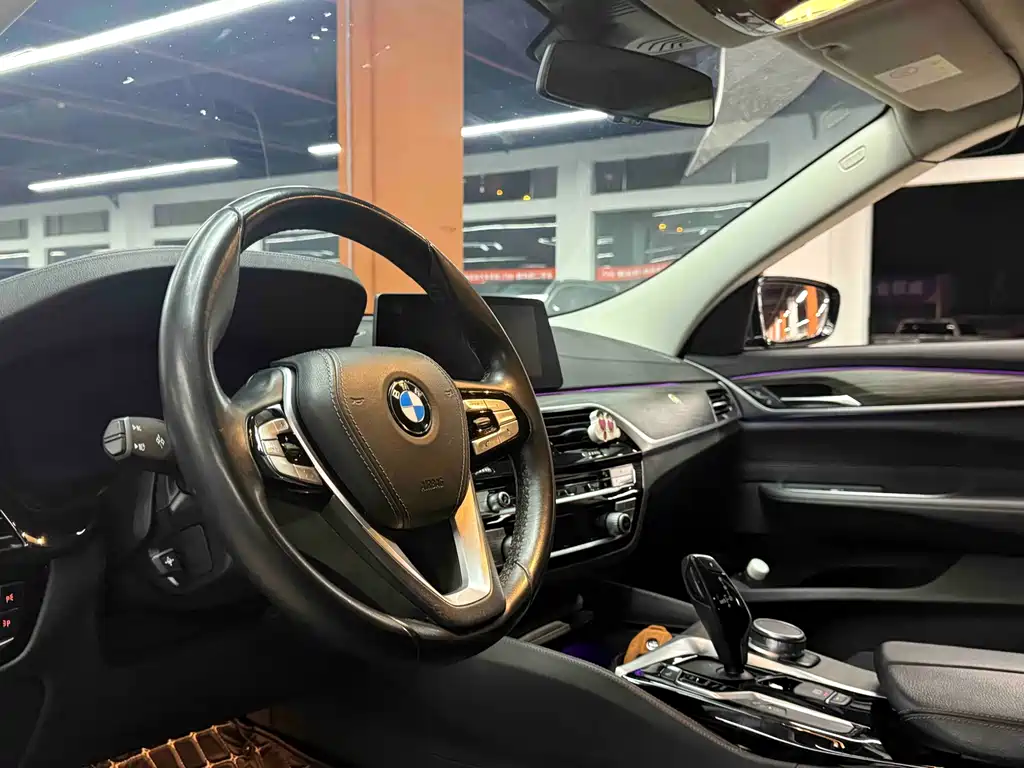 BMW 6 Series GT 630 i Luxury Design Package
