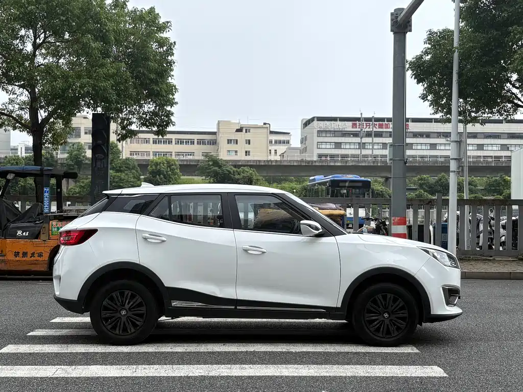 Zotye T300 众泰T300 2017款 1.5 L 手动尊享型