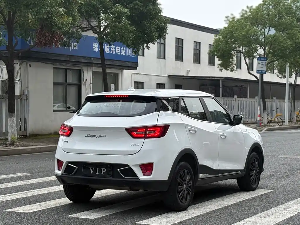 Zotye T300 众泰T300 2017款 1.5 L 手动尊享型
