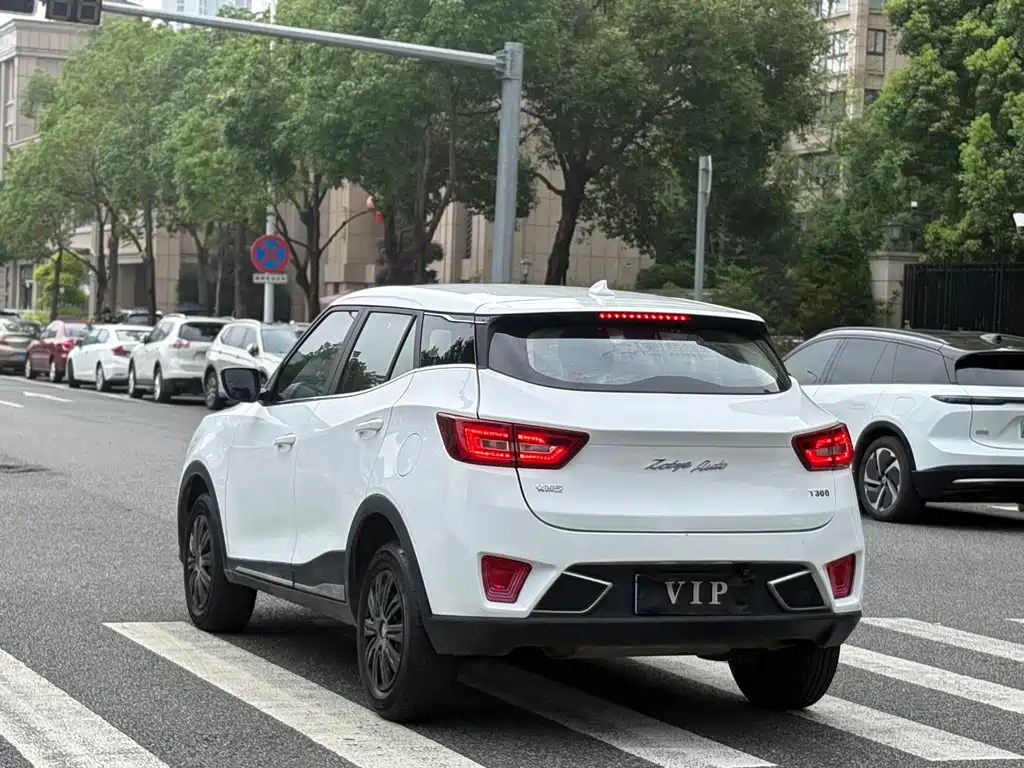 Zotye T300 众泰T300 2017款 1.5 L 手动尊享型