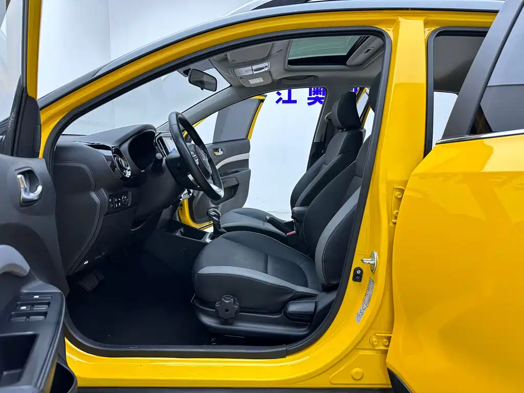 Stonic 1.4 L CVT Fun Enjoyment Sunroof