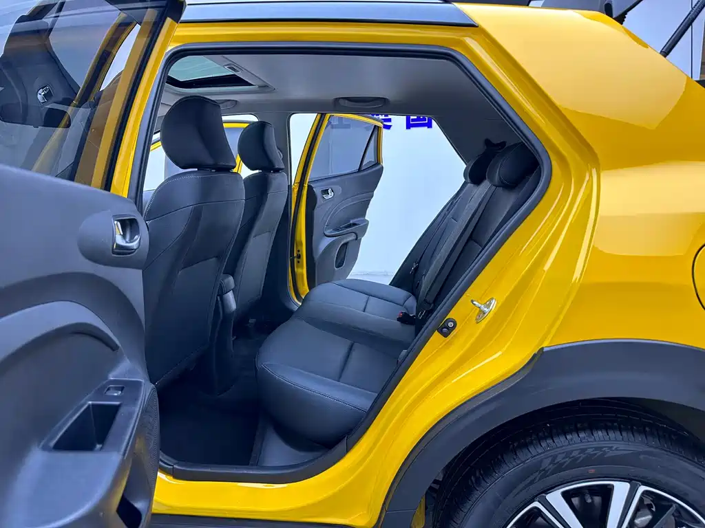 Stonic 1.4 L CVT Fun Enjoyment Sunroof