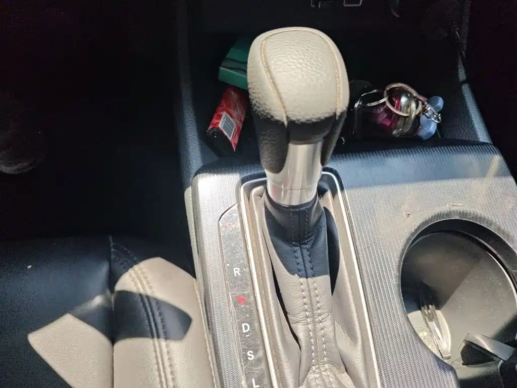 Integra 240 TURBO CVT Leading