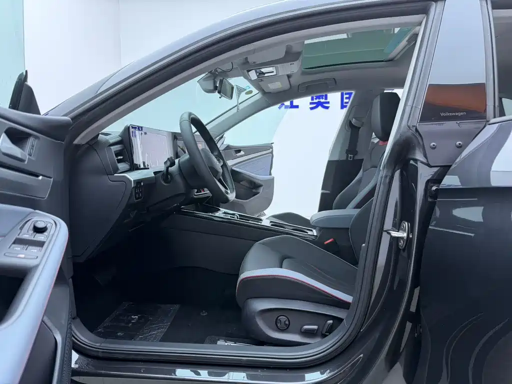 Lamando Lamando L 280 TSI DSG Dazzle Hot