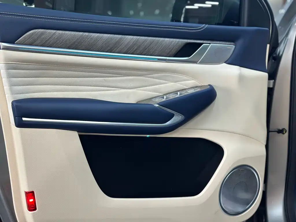 Tank 500 3.0 T Custom 5-seat