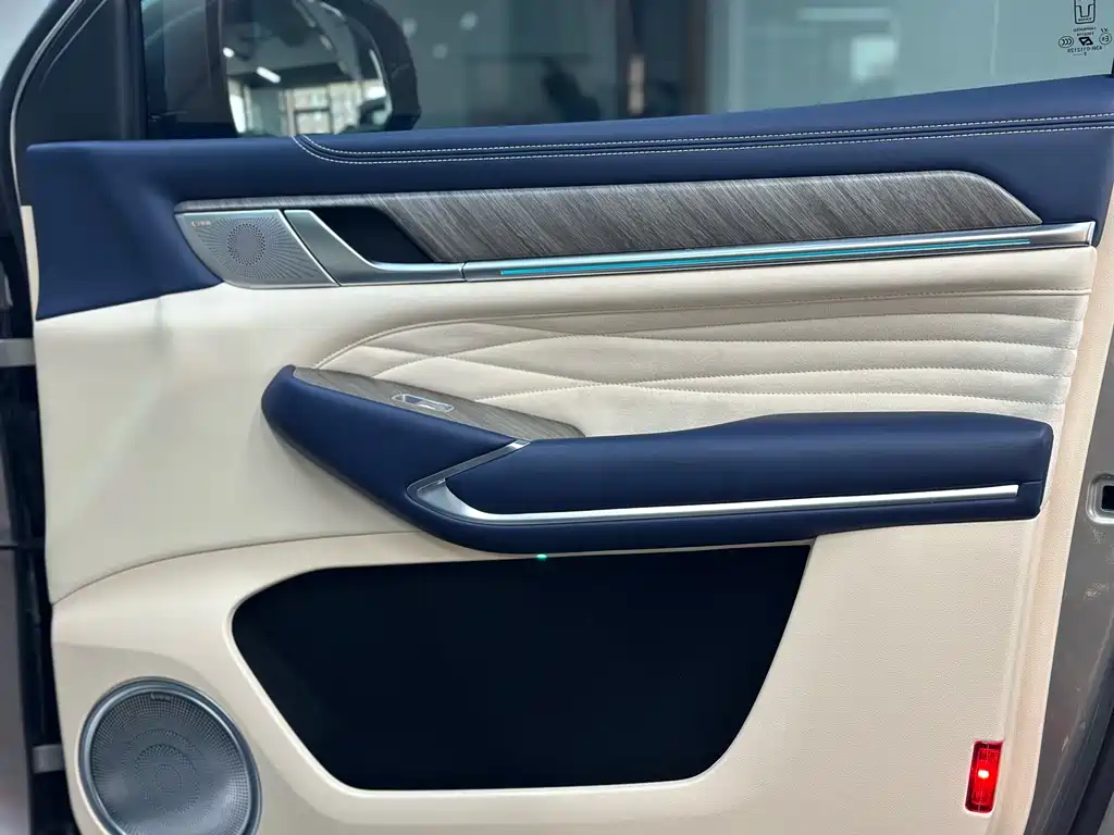 Tank 500 3.0 T Custom 5-seat