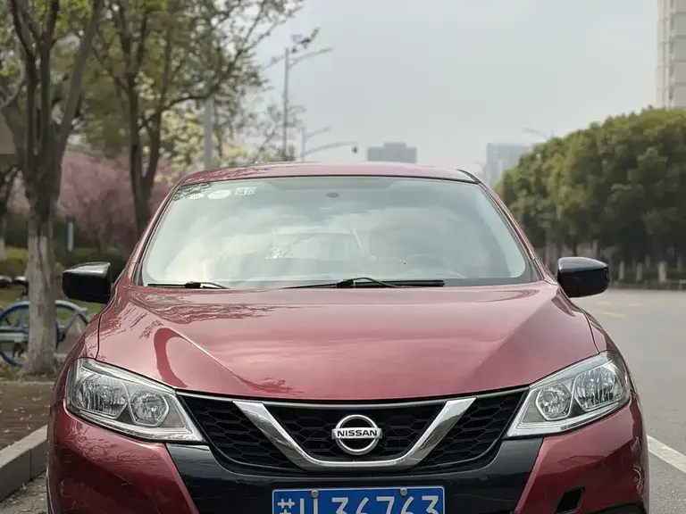 Nissan Tiida 1.6 L CVT Cool Motion