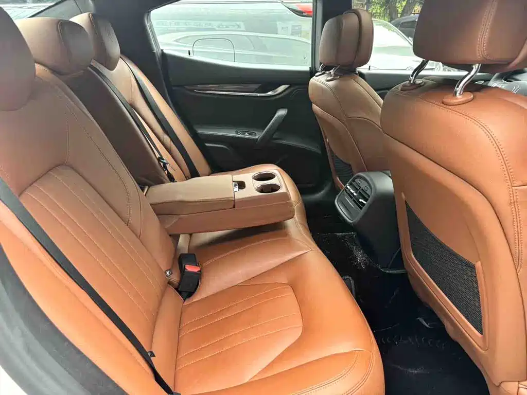 Ghibli 3.0 T Standard