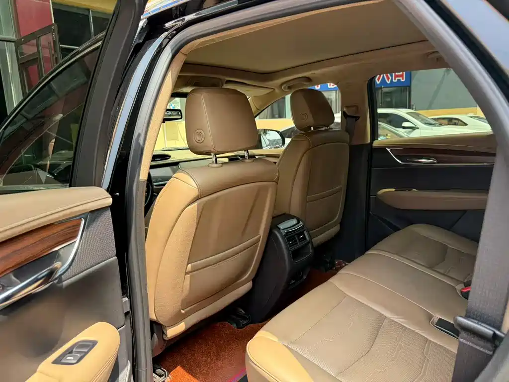 Cadillac XT5 28 T 4 WD Platinum