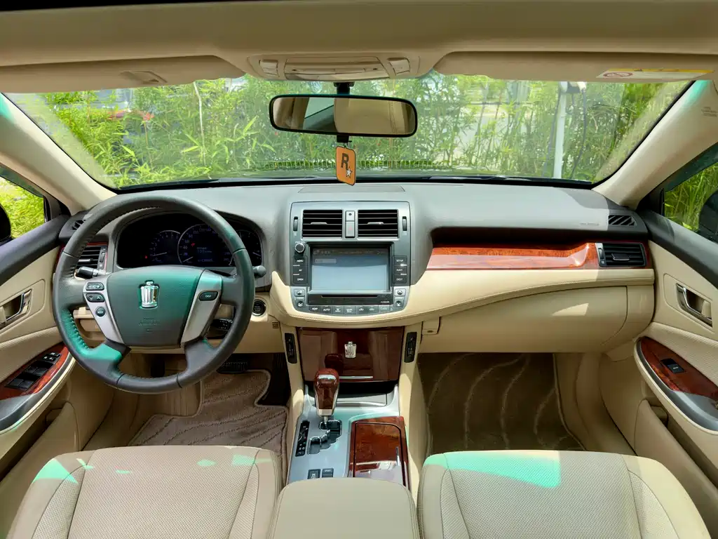 Crown 2.5 L Royal Leather