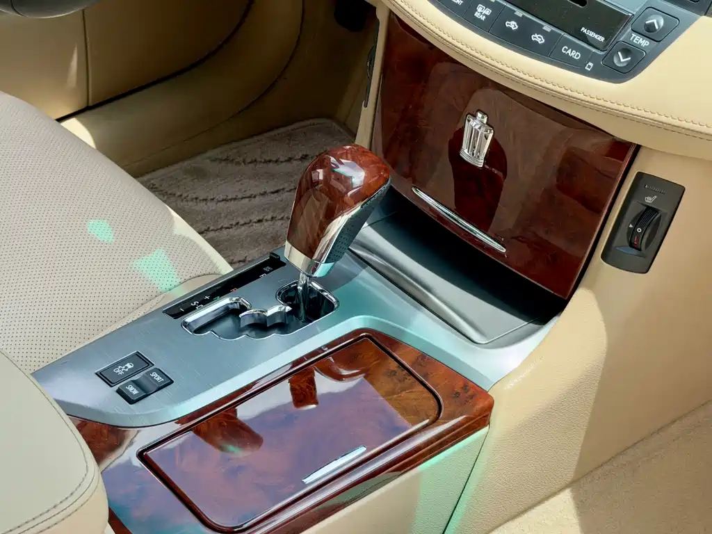 Crown 2.5 L Royal Leather