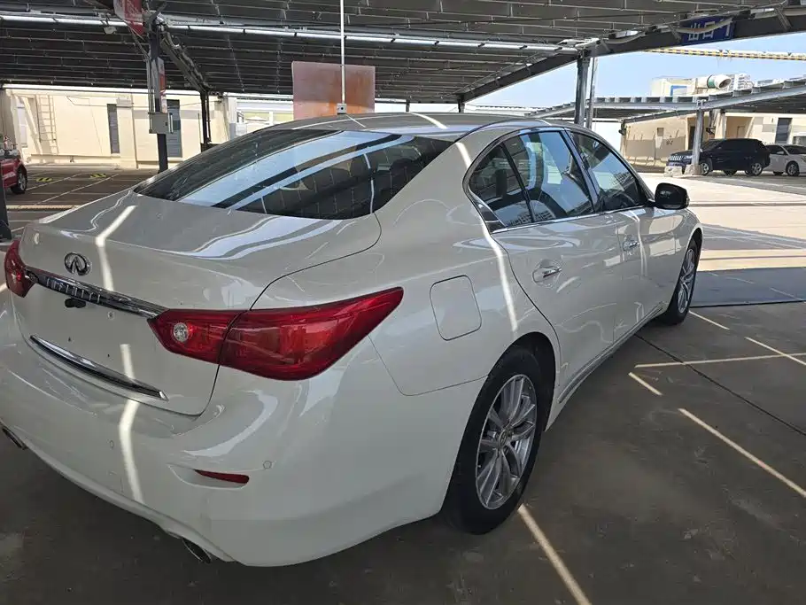 Infiniti Q50 L 2.0 T Comfort