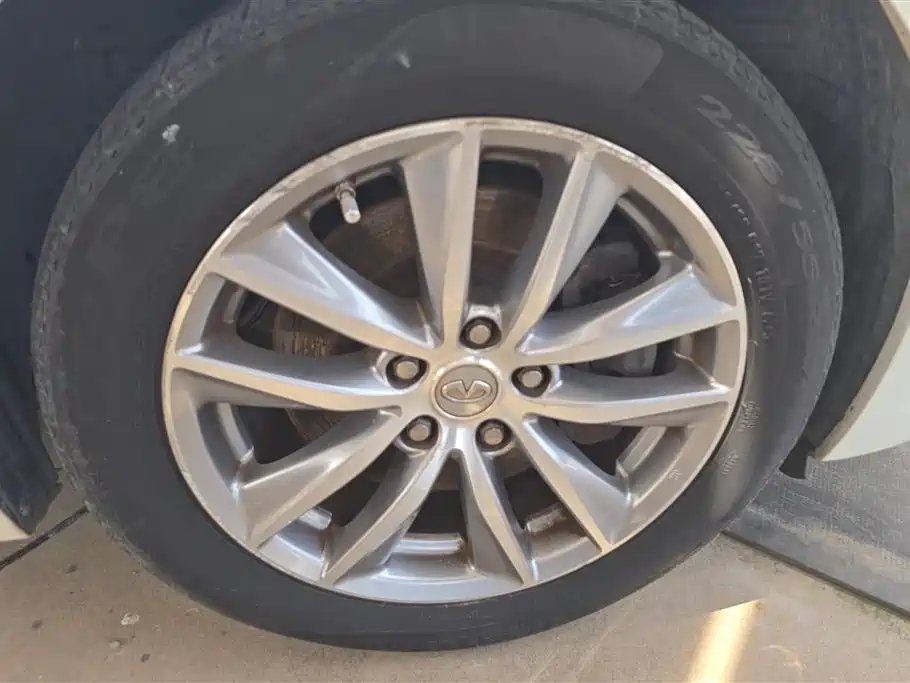 Infiniti Q50 L 2.0 T Comfort