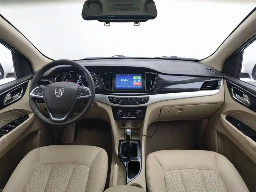 Baojun 730 1.5 T Manual Luxury 7-seat