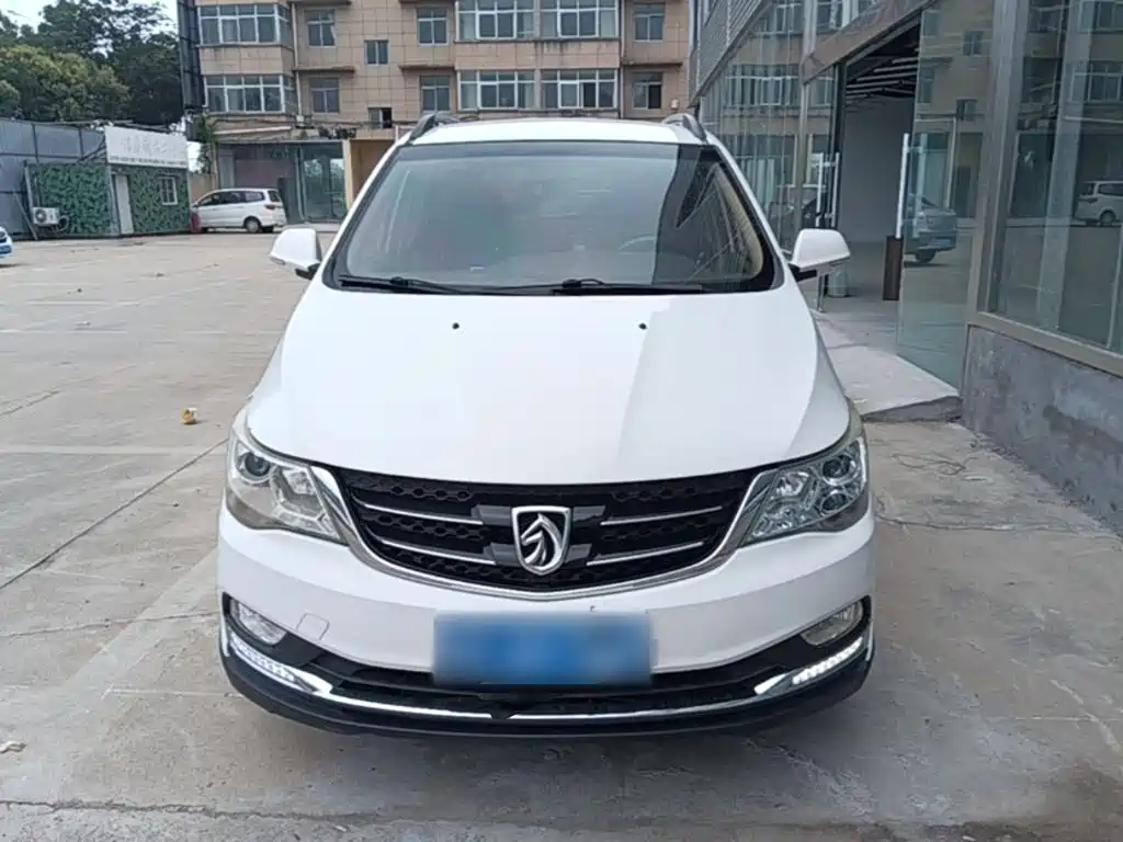 Baojun 730 1.5 L Manual Comfort 7-seat CN-V