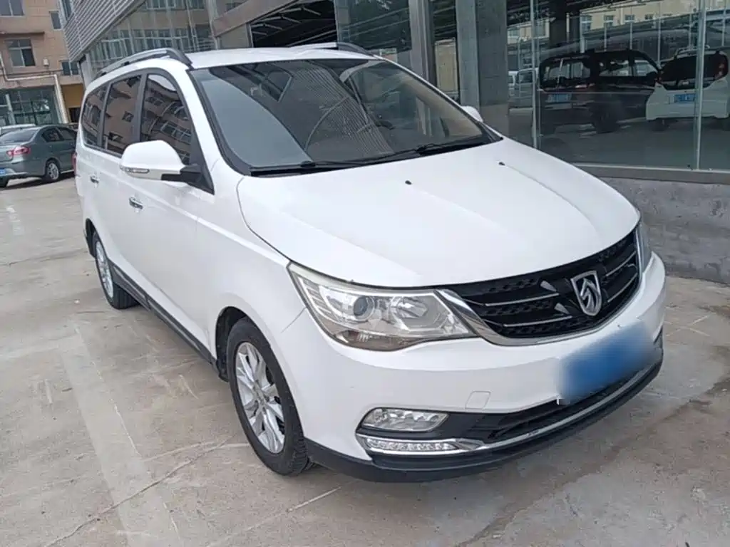 Baojun 730 1.5 L Manual Comfort 7-seat CN-V