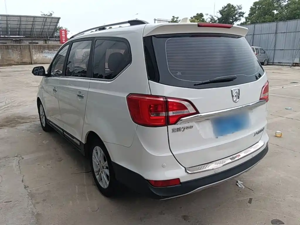 Baojun 730 1.5 L Manual Comfort 7-seat CN-V
