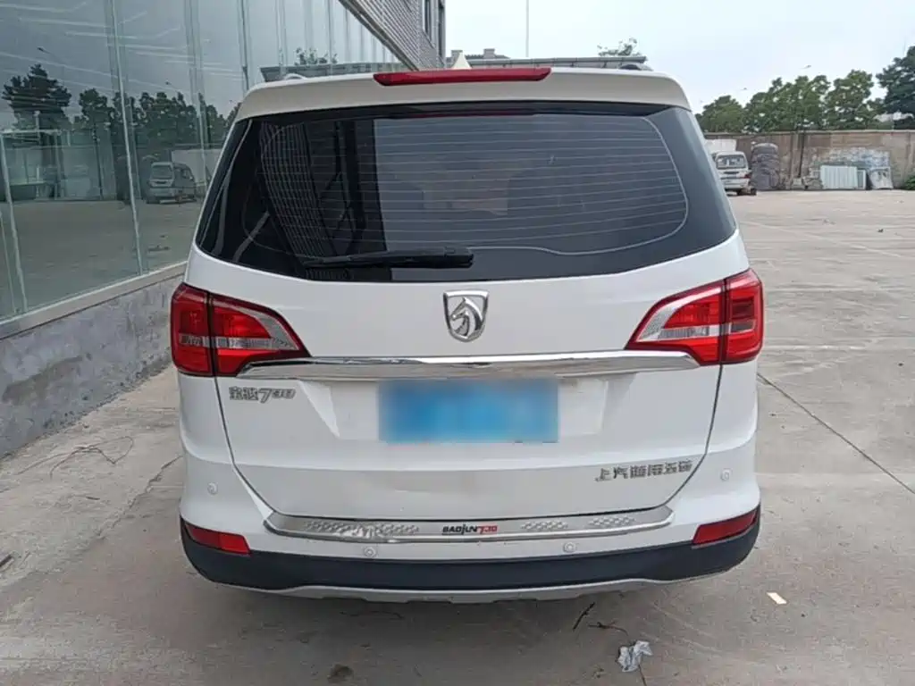 Baojun 730 1.5 L Manual Comfort 7-seat CN-V