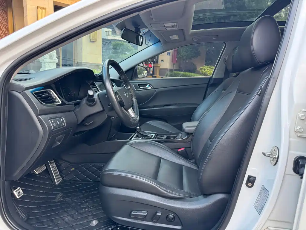 Mistra 1.8 L Auto Distinguished DLX