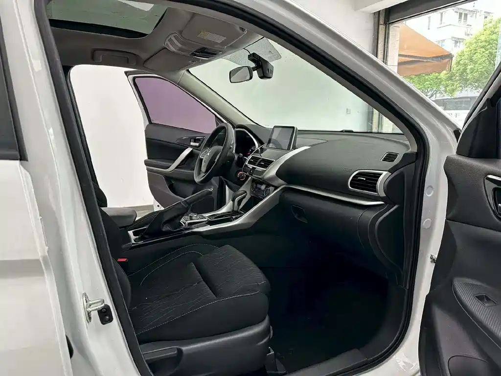 Eclipse Cross 1.5 T CVT 2 WD CN-VI