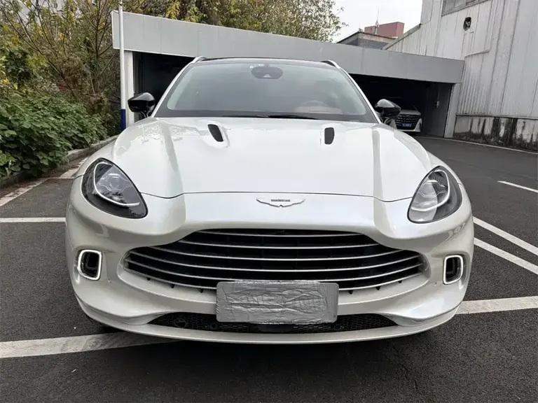 Aston Martin DBX 4.0 T V8