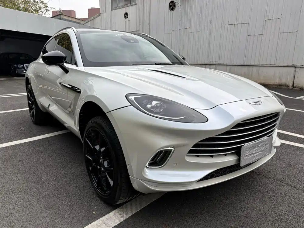 Aston Martin DBX 4.0 T V8