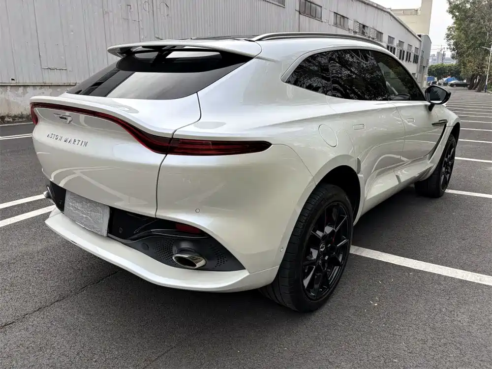 Aston Martin DBX 4.0 T V8