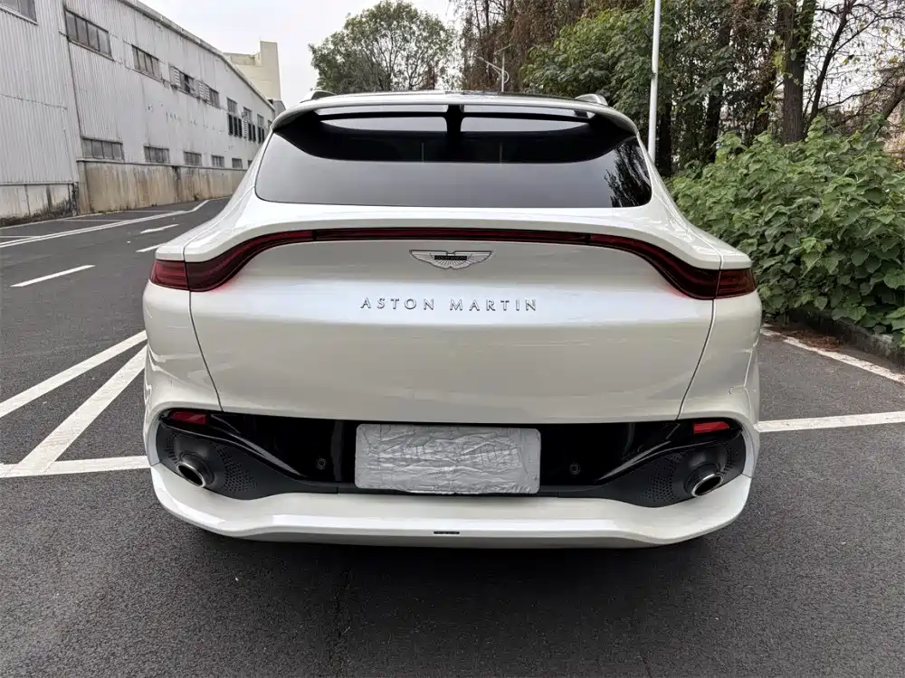 Aston Martin DBX 4.0 T V8