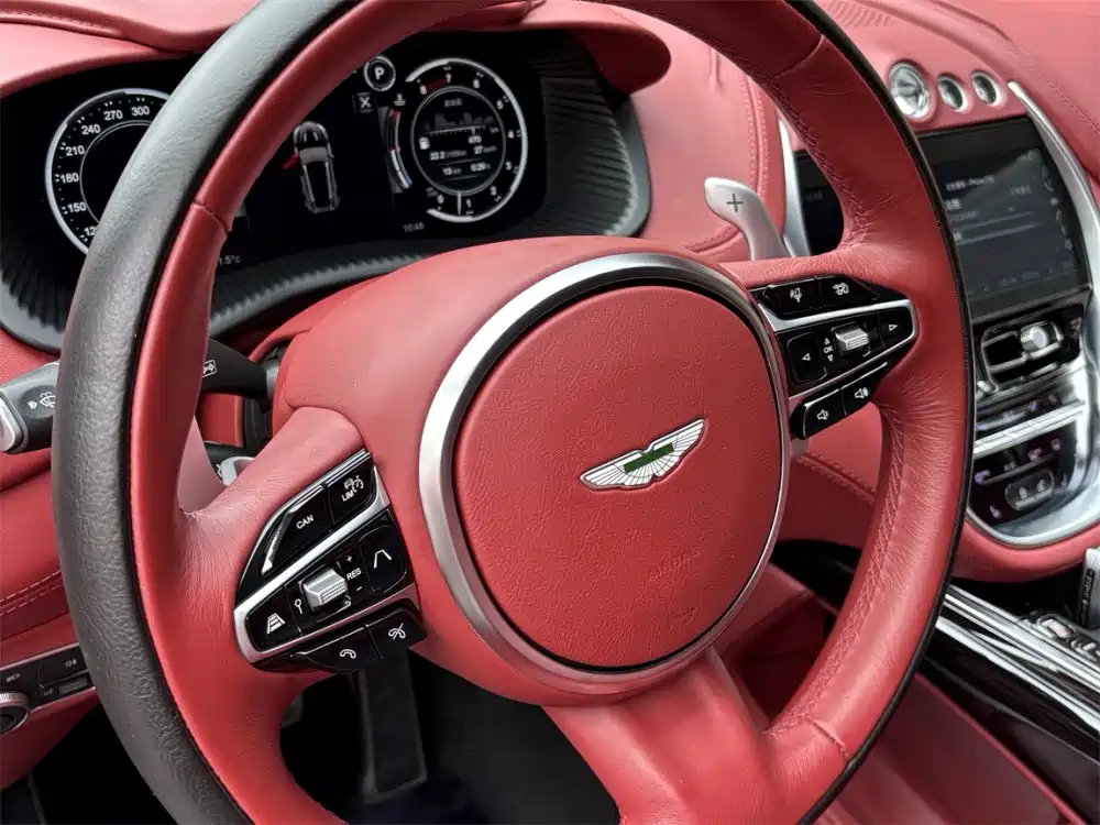 Aston Martin DBX 4.0 T V8