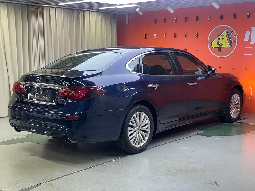 Infiniti Q70 英菲尼迪Q70 2019款 Q70 L 2.0 T 精英版 PLUS