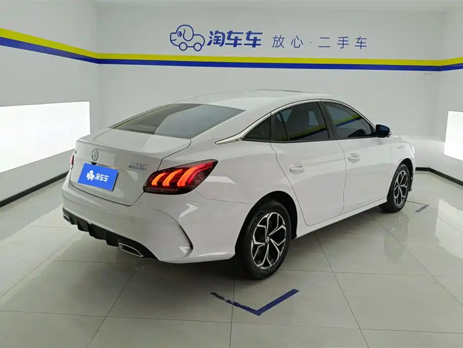 MG5 180 DVVT CVT Luxury