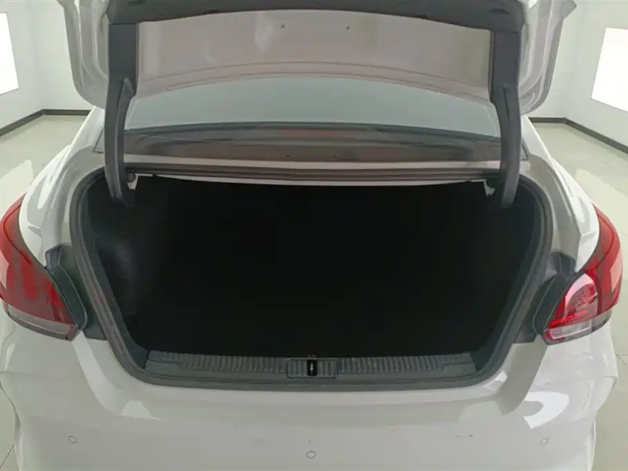 MG5 180 DVVT CVT Luxury