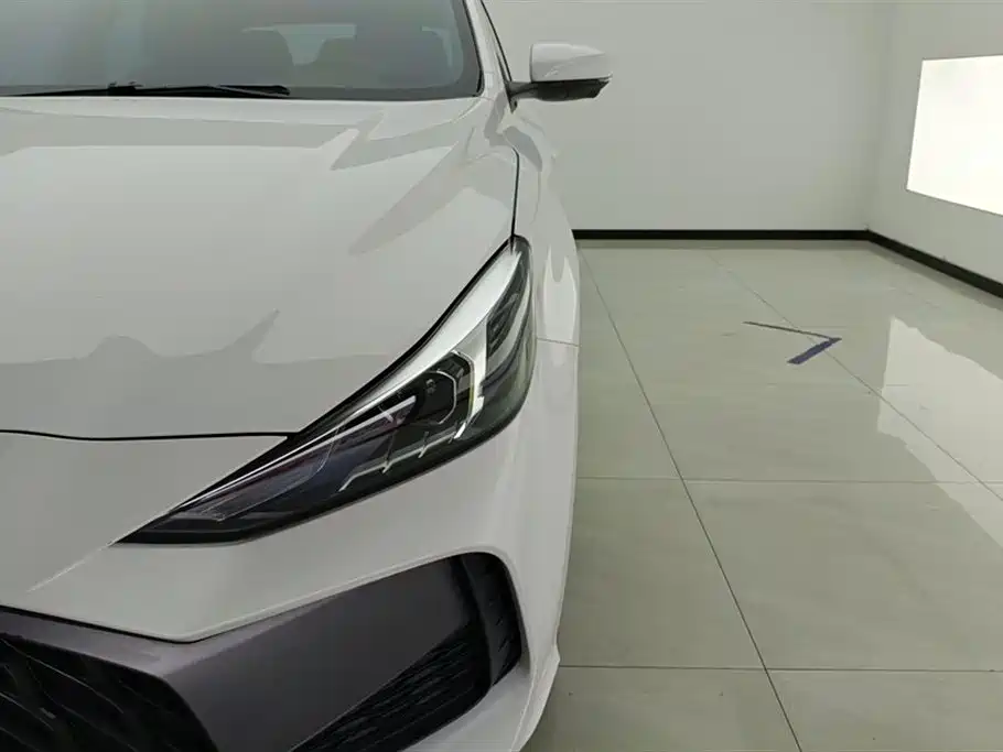 MG5 180 DVVT CVT Luxury