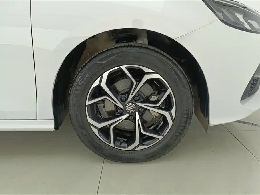 MG5 180 DVVT CVT Luxury