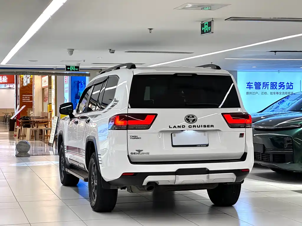 Land Cruiser (Import) 兰德酷路泽(进口) LC300 2023款 3.5 T 自动