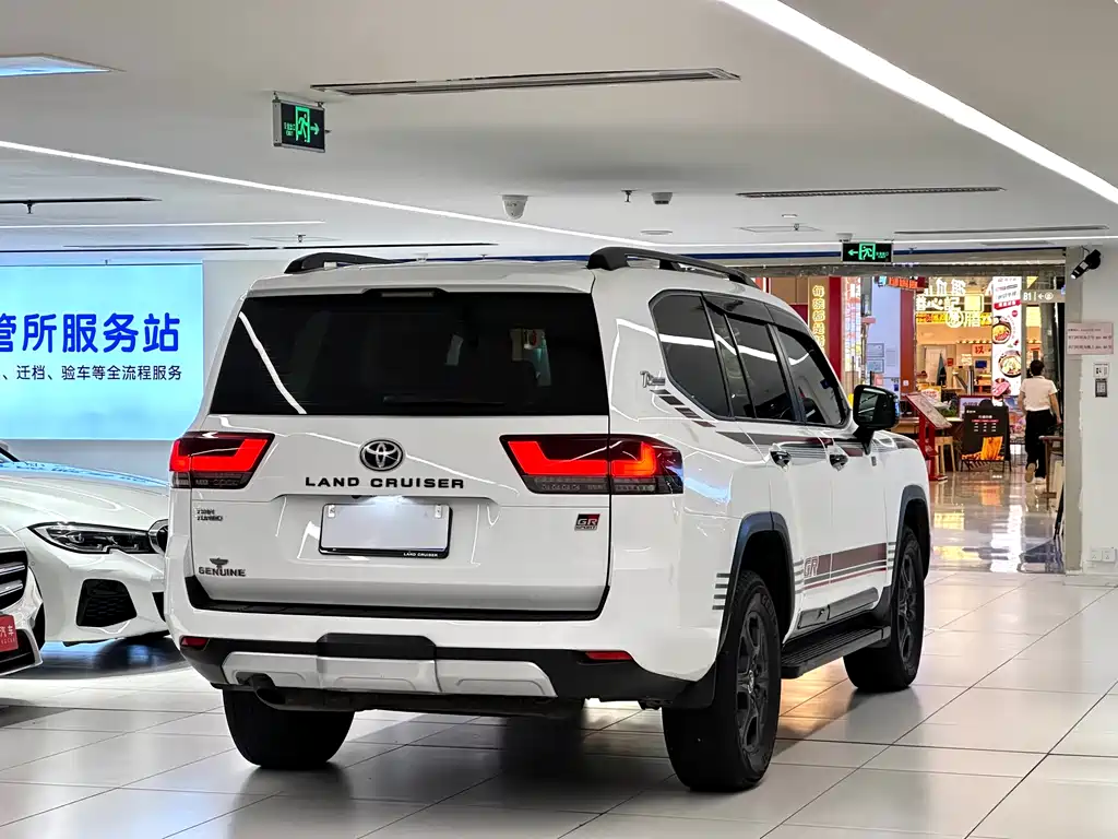 Land Cruiser (Import) 兰德酷路泽(进口) LC300 2023款 3.5 T 自动