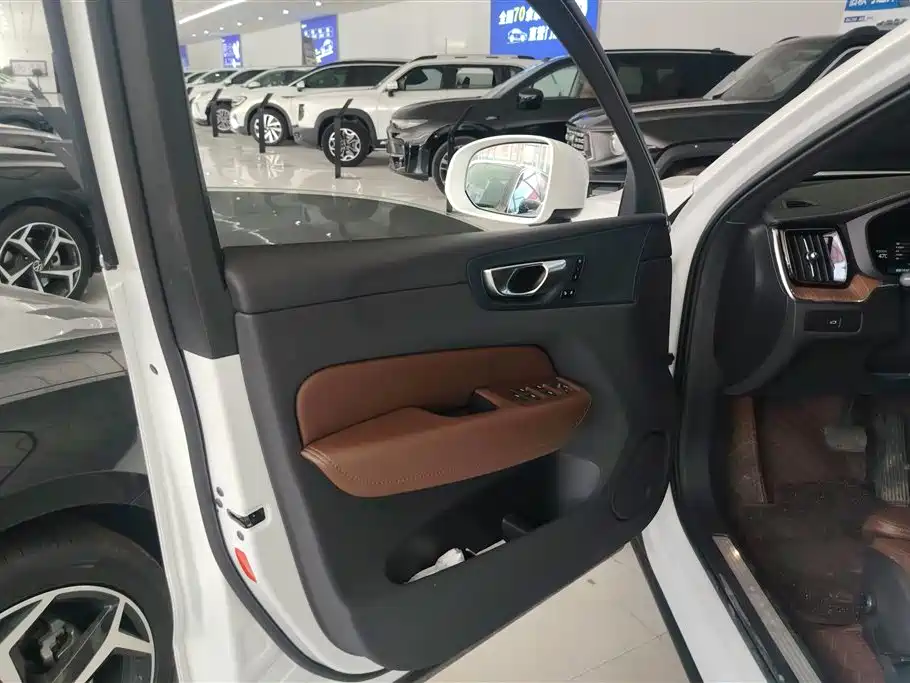 Volvo XC60 B5 4 WD Smart Vision Luxury