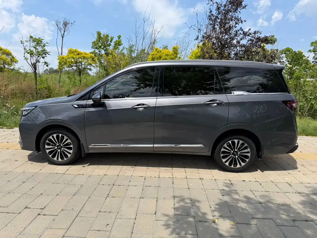 Wuling Jiachen 1.5 T CVT Premium Flagship