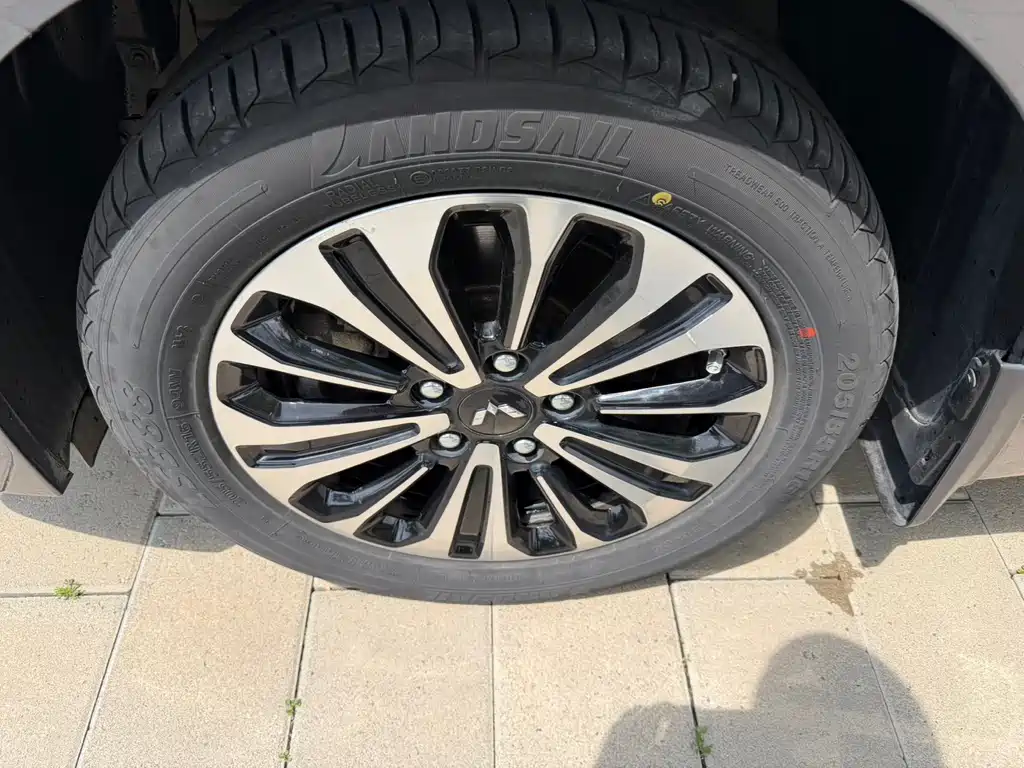 Wuling Jiachen 1.5 T CVT Premium Flagship