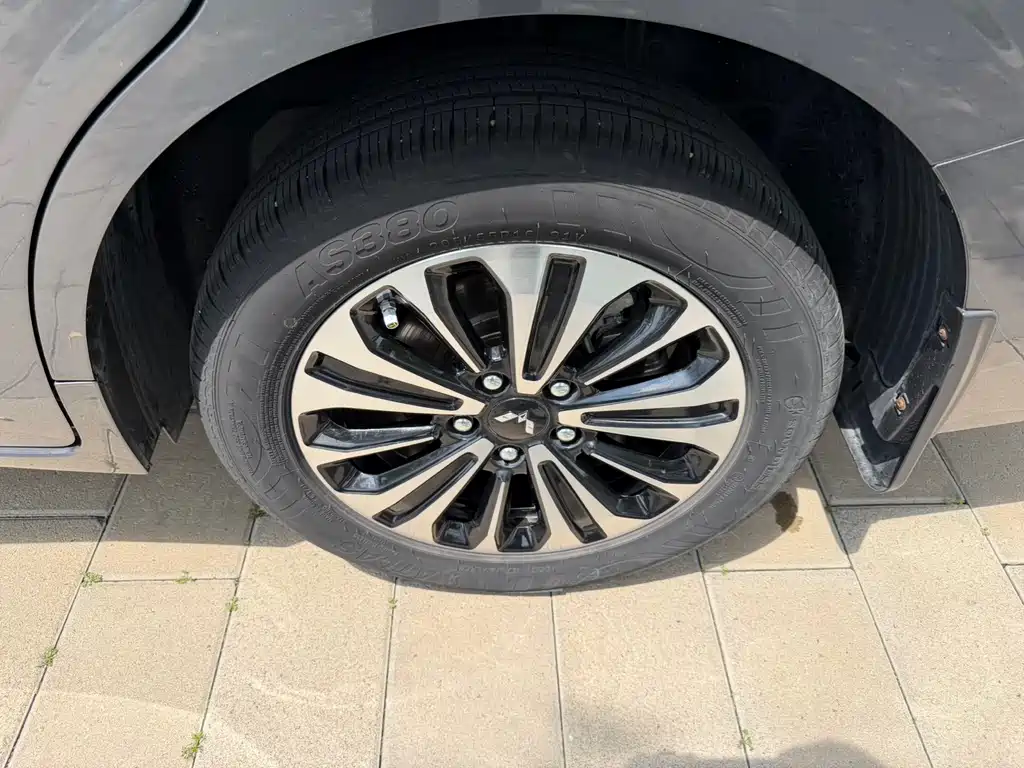 Wuling Jiachen 1.5 T CVT Premium Flagship