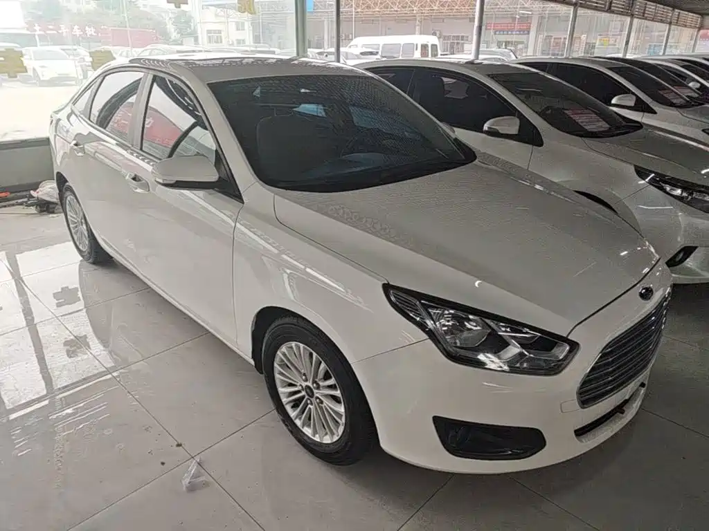 Escort 1.5 L Manual Comfort