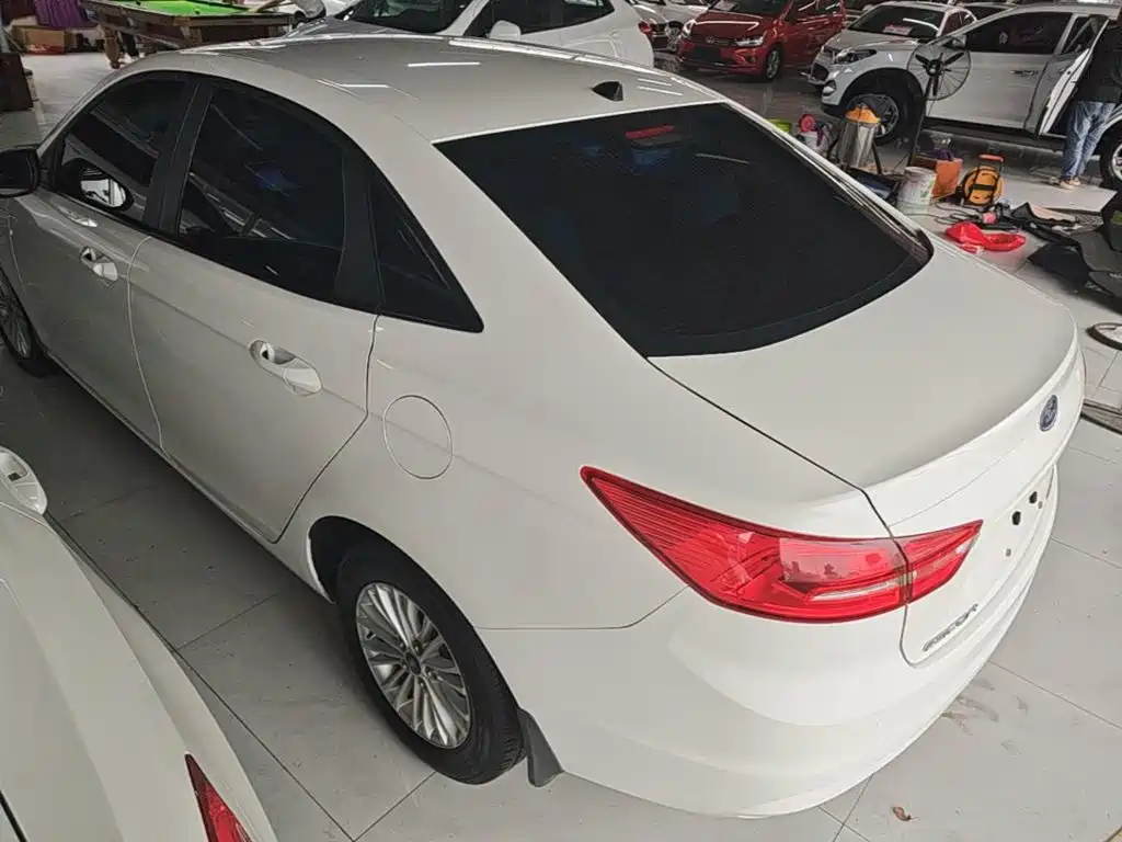 Escort 1.5 L Manual Comfort