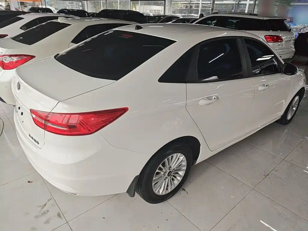 Escort 1.5 L Manual Comfort