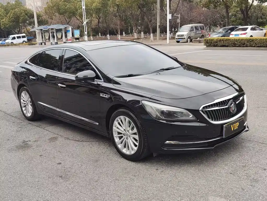 LaCrosse 28 T Luxury