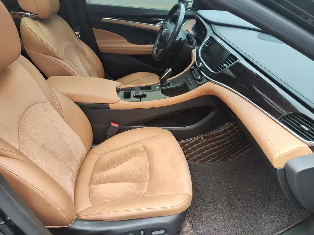 LaCrosse 28 T Luxury