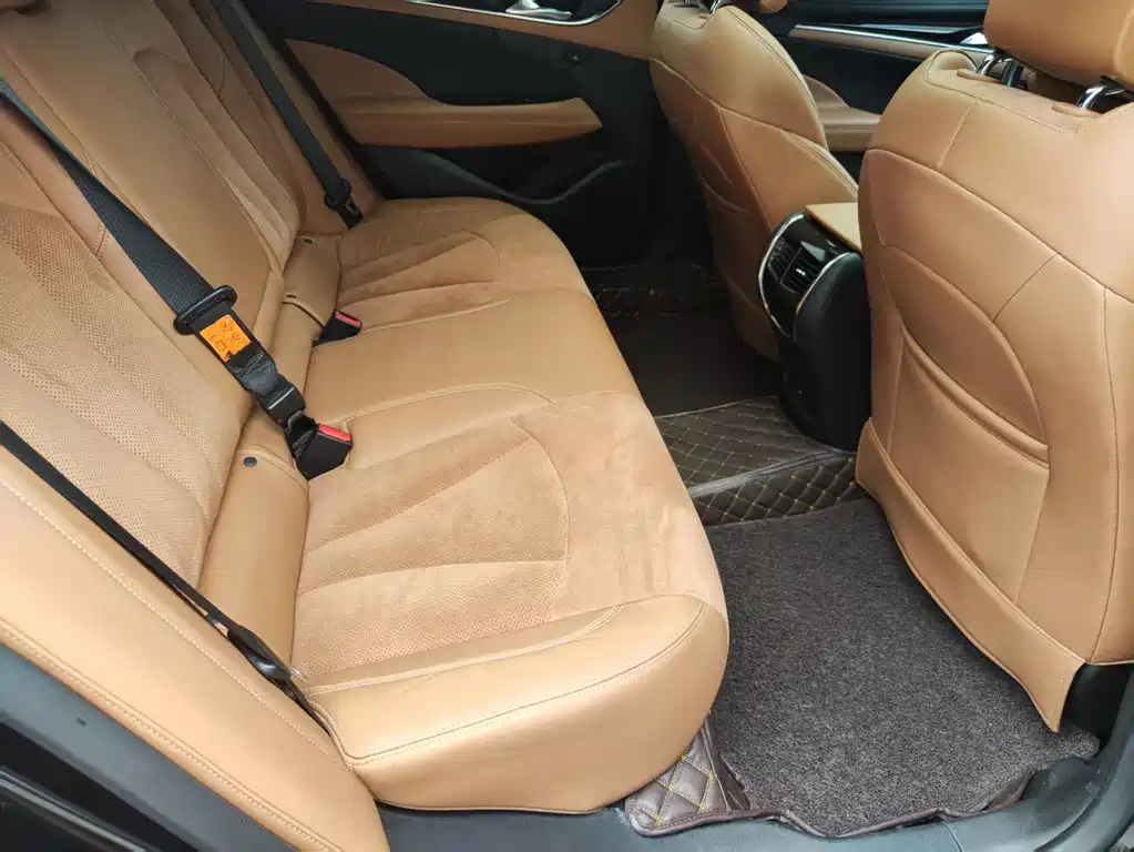 LaCrosse 28 T Luxury