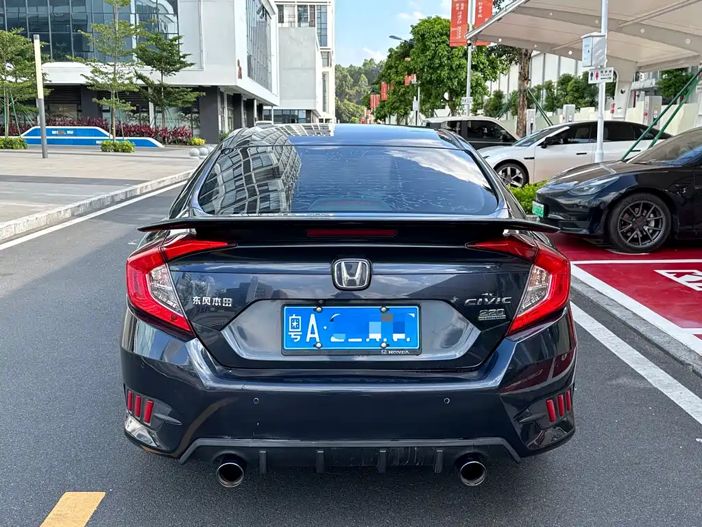 Civic 220 TURBO CVT Distinguished
