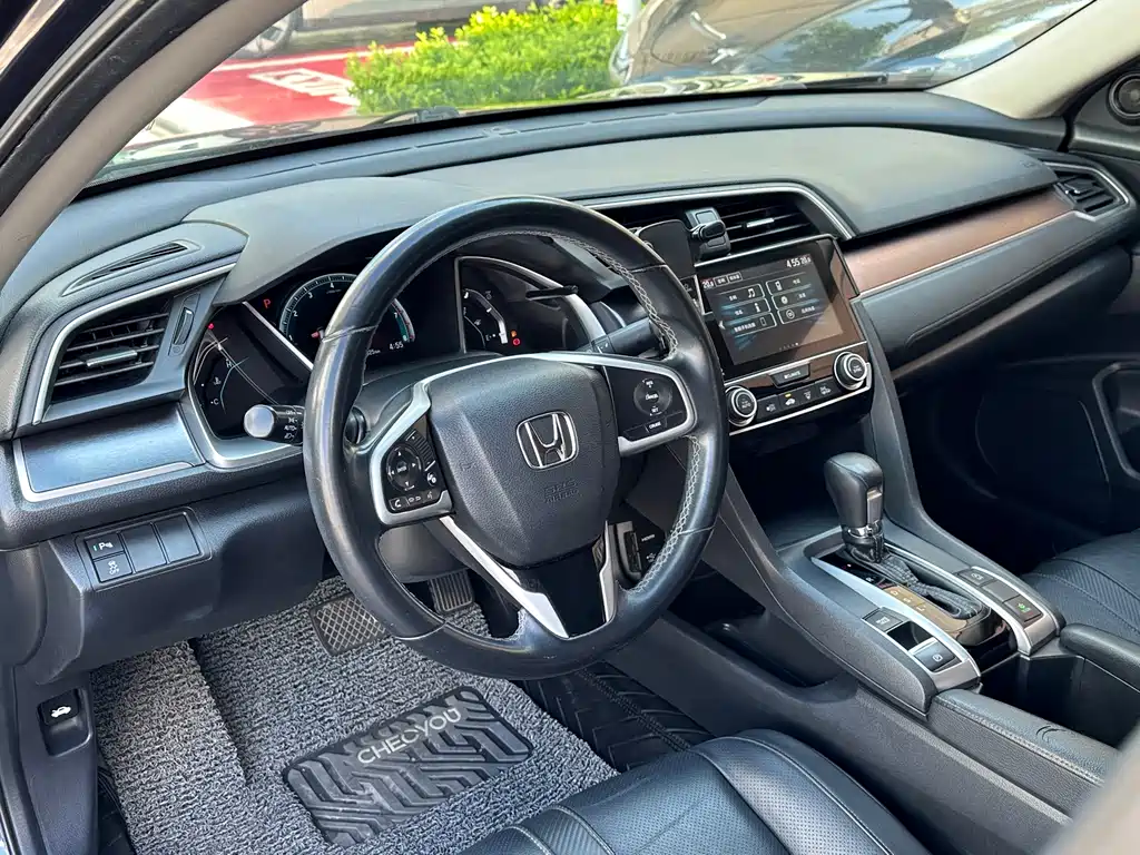 Civic 220 TURBO CVT Distinguished