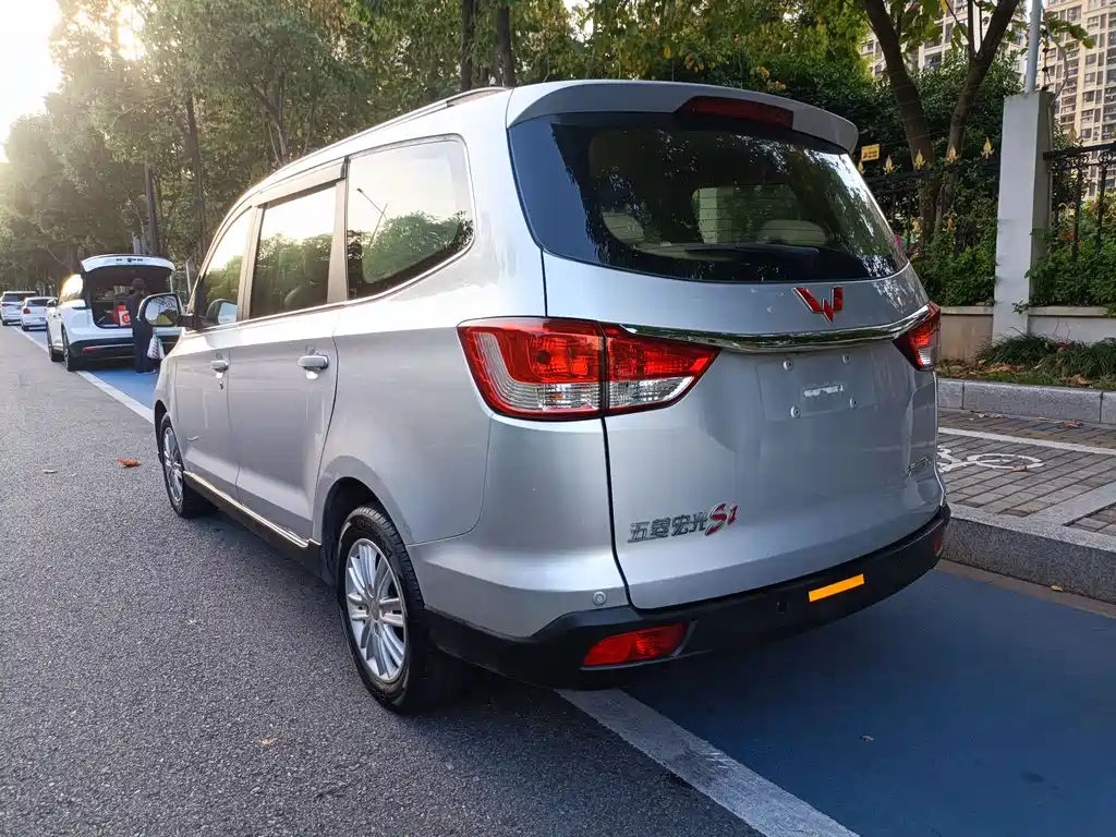 Wuling Hongguang 五菱宏光 2015款 1.5 L S1豪华国V